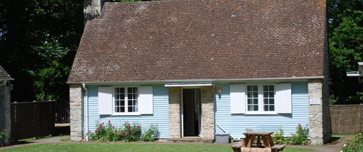 2 bed sleeps 4