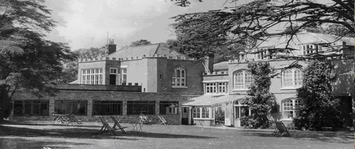 Very shortly after Pontin took over the hotel, extra dining capacity was added in the form of a large modern single story extension on the south side of the ‘ball room’ at ground floor level . 