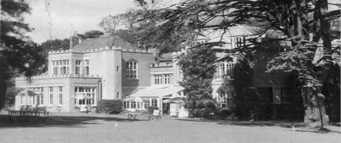 In 1945, a group of cottages were built to provide separate accommodation for guests. A report was submitted by Clough William-Ellis, architect, describing the project as “a projected hotel colony at Farringford, Isle of Wight.”